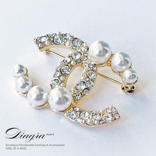 Load image into Gallery viewer, Chanel brooch encrusted with crystals and pearls Diagra art 240176