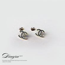 Load image into Gallery viewer, Chanel earrings goldtone Diagra Art 251123