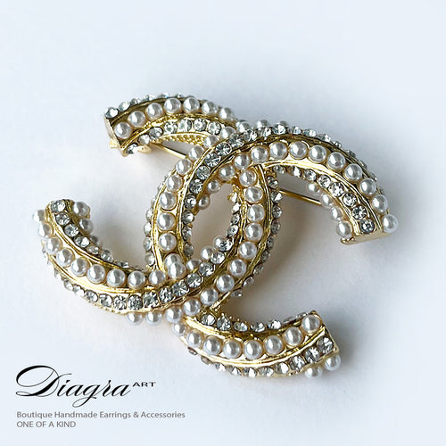 Chanel brooch encrusted with swarovski and pearls 2511231