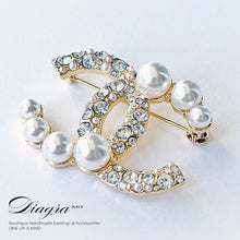 Load image into Gallery viewer, Chanel brooch encrusted with crystals and pearls Diagra art 240176