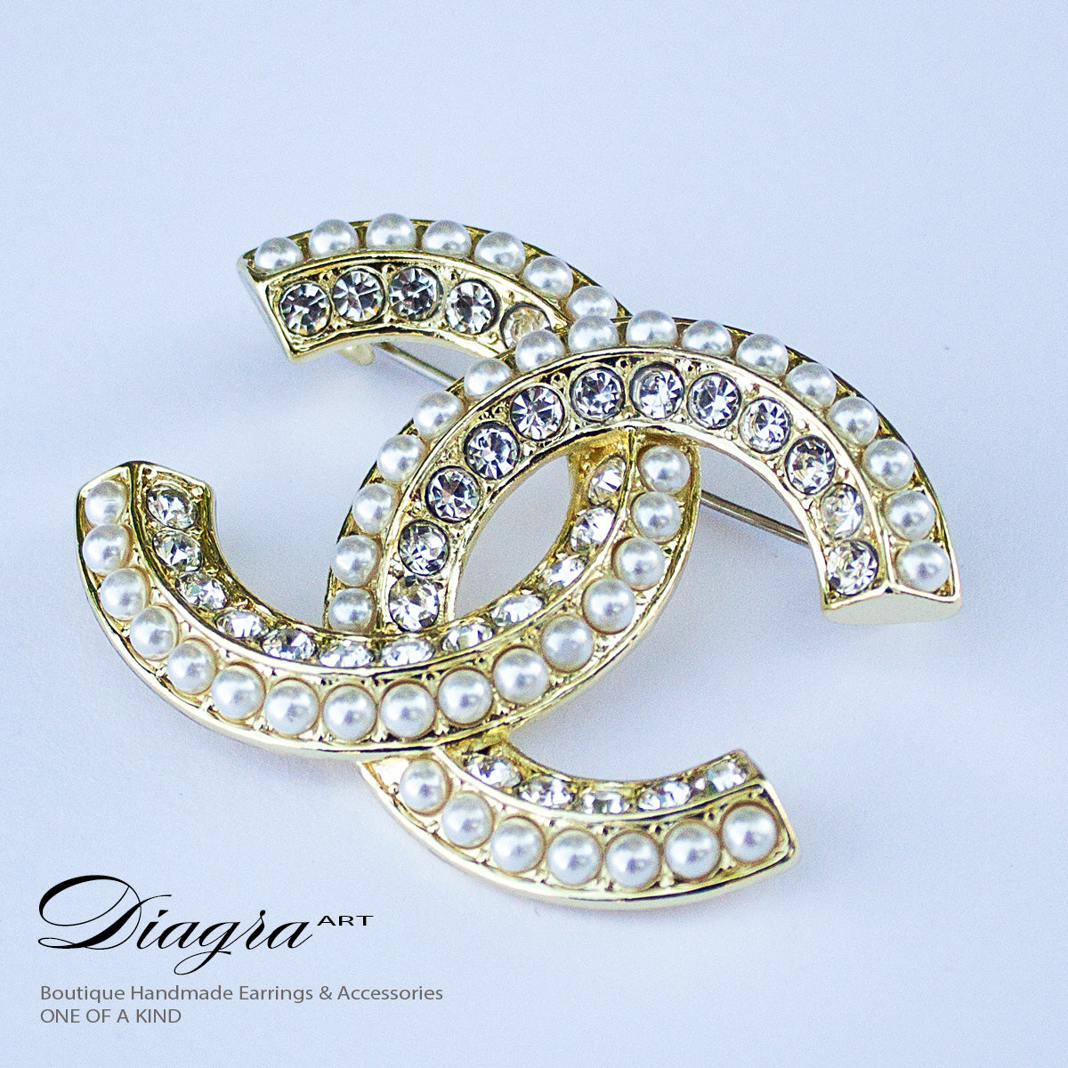 Handmade brooch goldtone faux pearl and crystal Diagra art 1109221