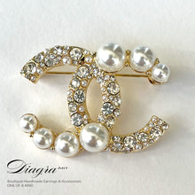 Load image into Gallery viewer, Chanel CC brooch encrusted with crystals and pearls Diagra art 240176