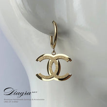 Load image into Gallery viewer, Dangle goldtone earrings handmade 280532