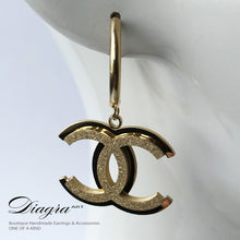 Load image into Gallery viewer, Dangle goldtone earrings handmade 280532