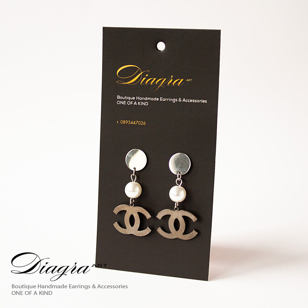 Chanel Pearl Dangle Earrings Silvertone Black logo designer inspired 161239