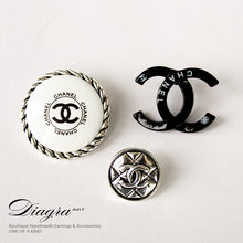 Load image into Gallery viewer, Set of 3 Chanel brooches diagra art 200243 1
