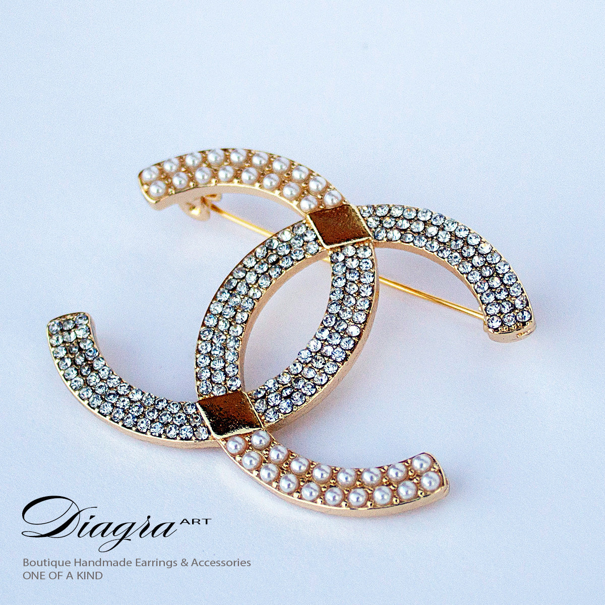 Handmade brooch goldtone faux pearl and crystal Diagra art 0805230