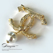 Load image into Gallery viewer, Chanel brooch encrusted with swarovski and pearls Diagra art 1902232 back