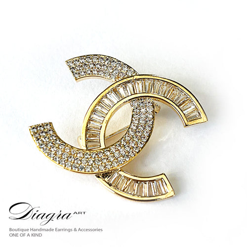 Chanel gold tone brooch encrusted with swarovski Diagra art 19022310