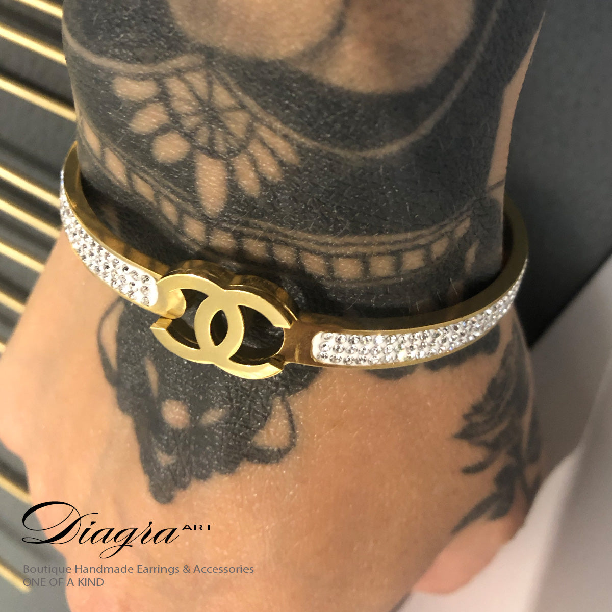Handmade goldtone bracelet faux crystal Diagra art 2124